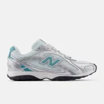 נעל ניו באלאנס 204L בצבע כסף לוגו טורקיז – New Balance 204L Light Silver
