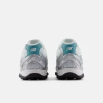 נעל ניו באלאנס 204L בצבע כסף לוגו טורקיז – New Balance 204L Light Silver